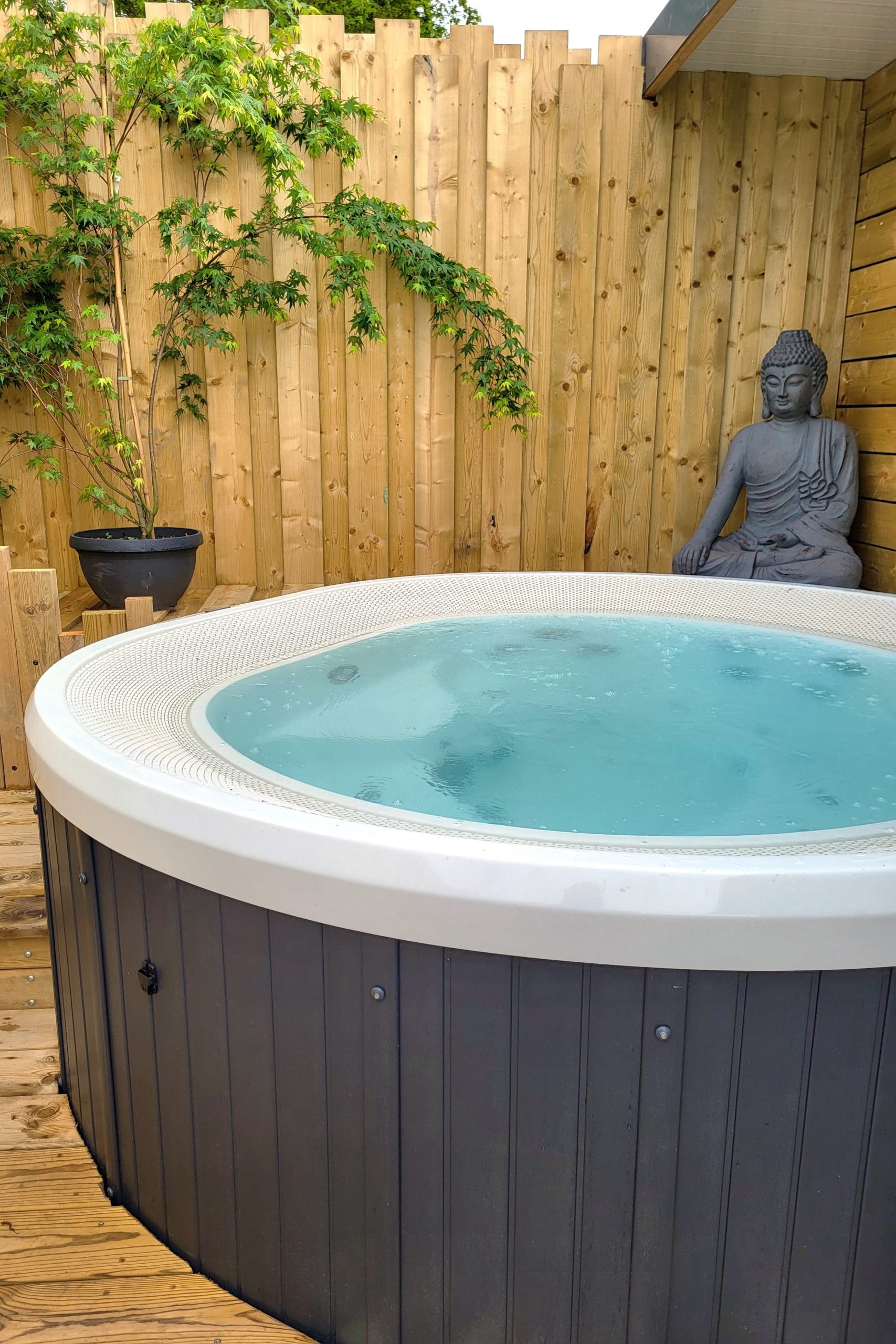 jacuzzi avec décoration orientale