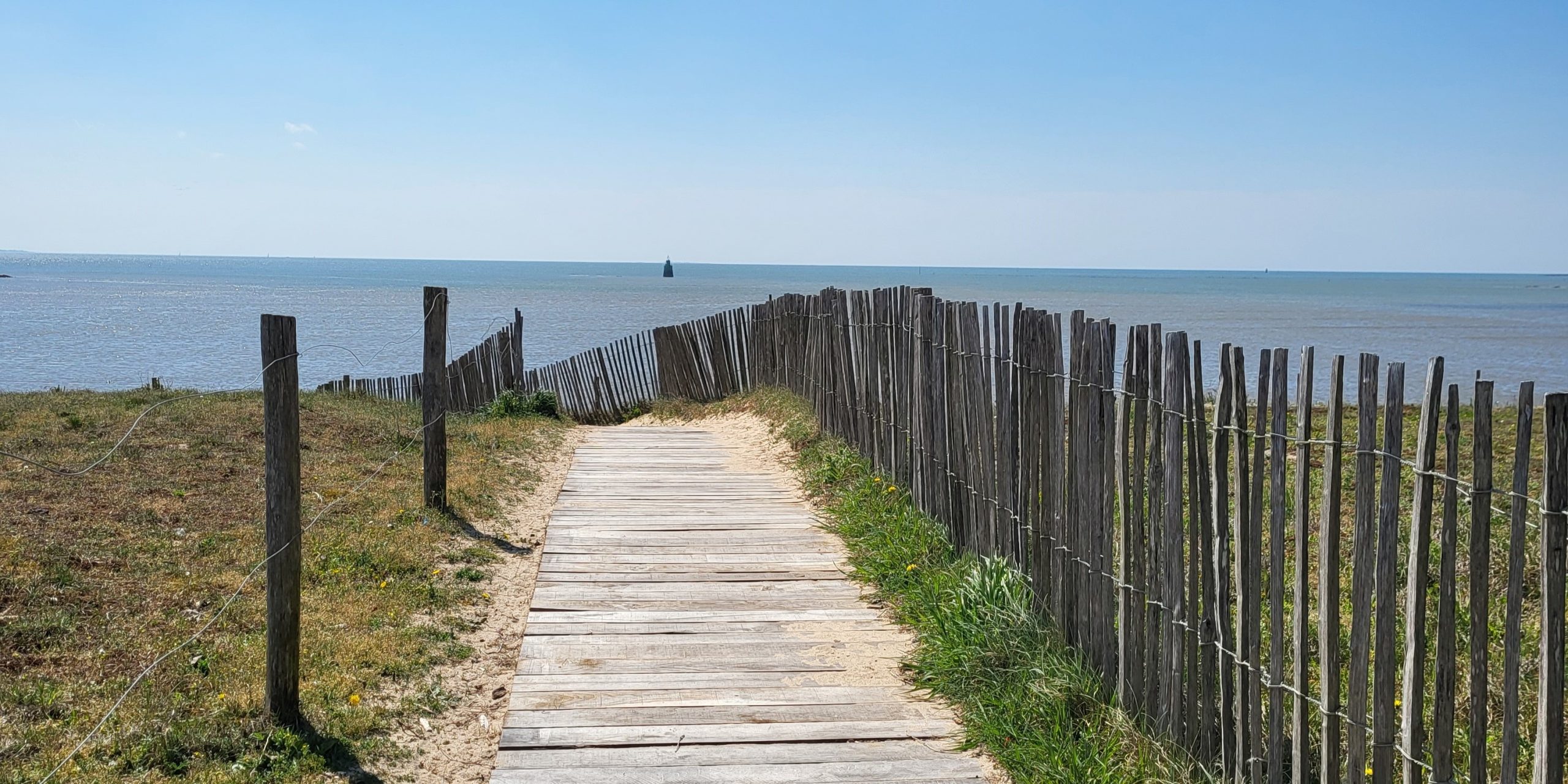 chemin qui mène vers la plage de Bétahon