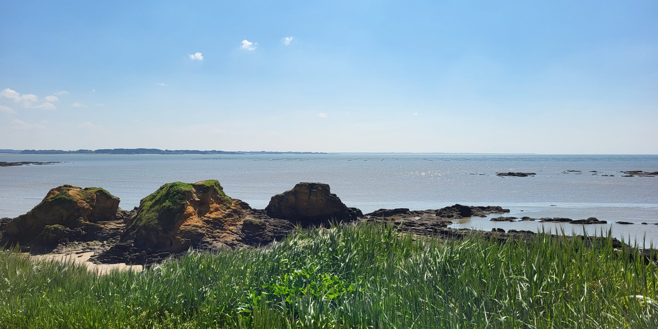 Plage de Betahon avec rochers